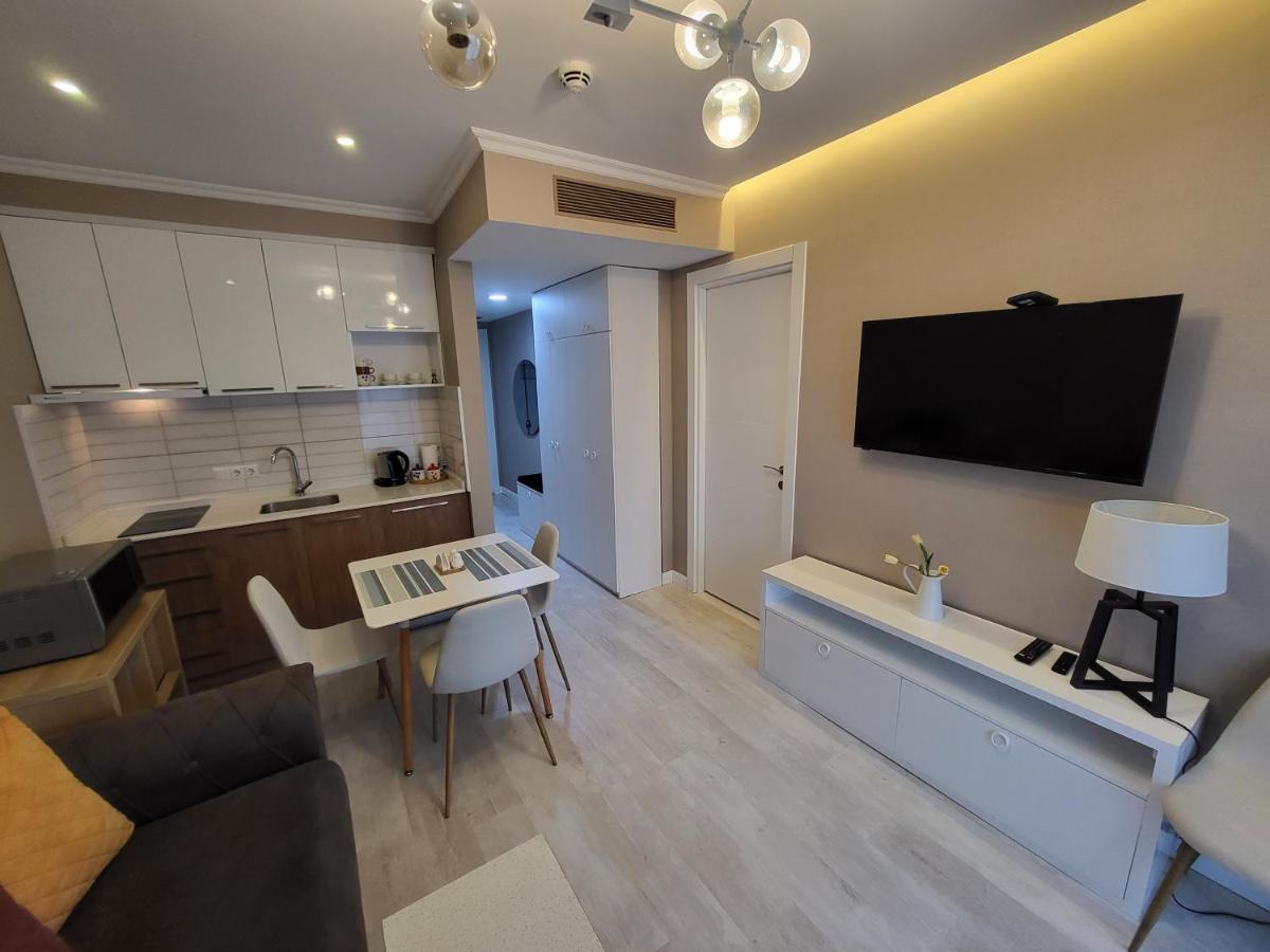 Holiday Apartments Батуми Экстерьер фото
