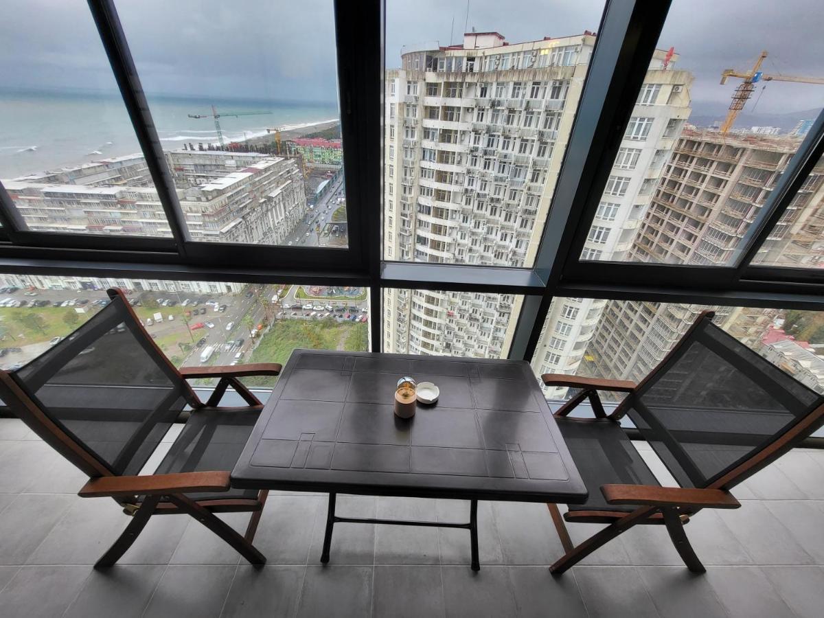 Holiday Apartments Батуми Экстерьер фото