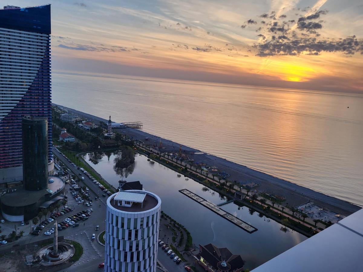 Holiday Apartments Батуми Экстерьер фото