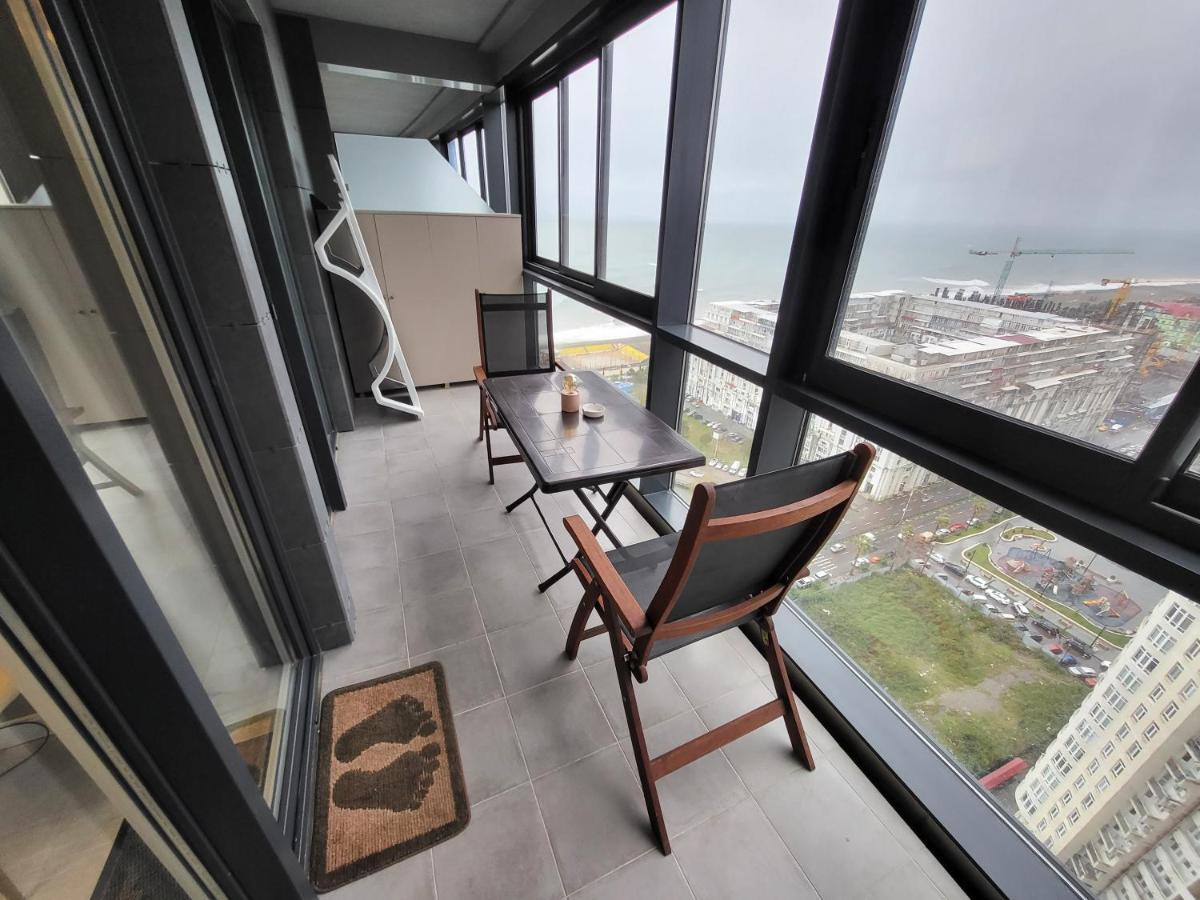 Holiday Apartments Батуми Экстерьер фото
