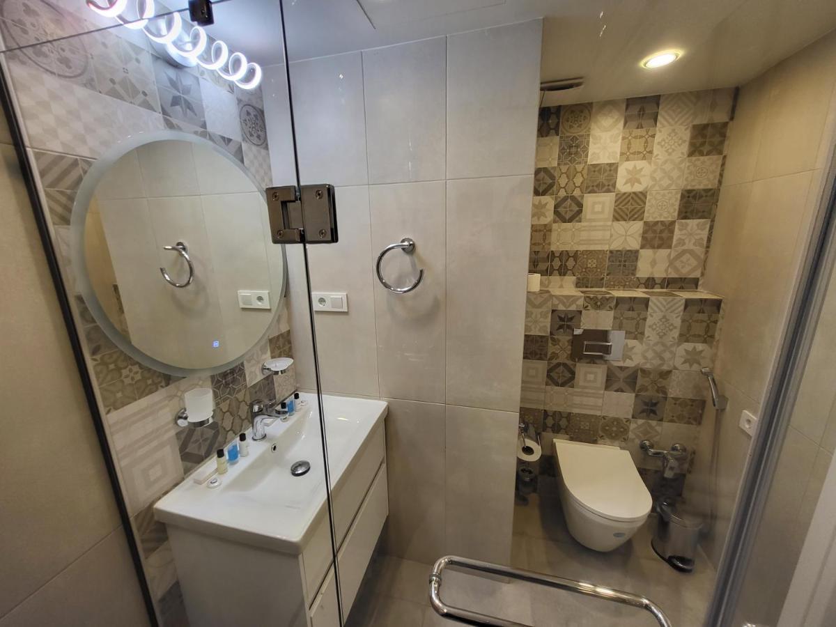 Holiday Apartments Батуми Экстерьер фото