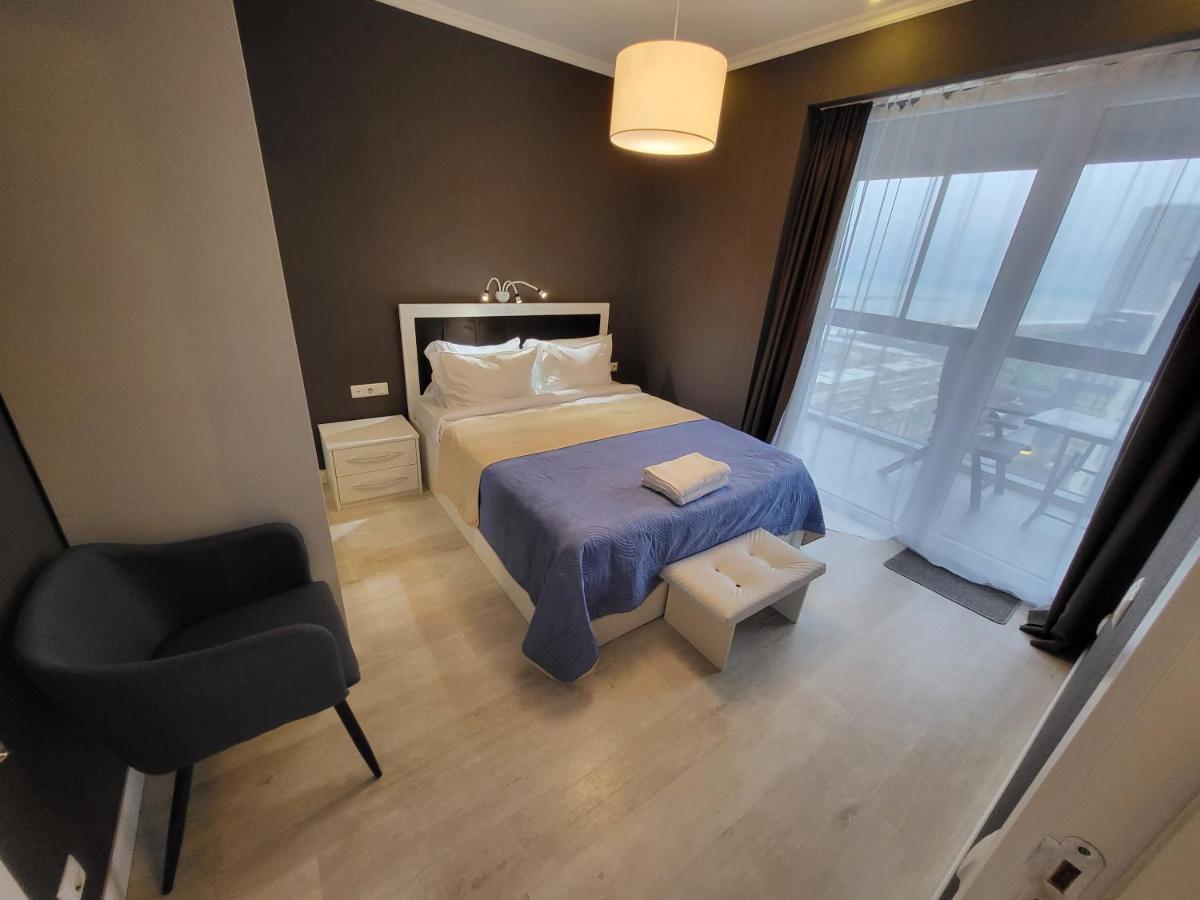 Holiday Apartments Батуми Экстерьер фото